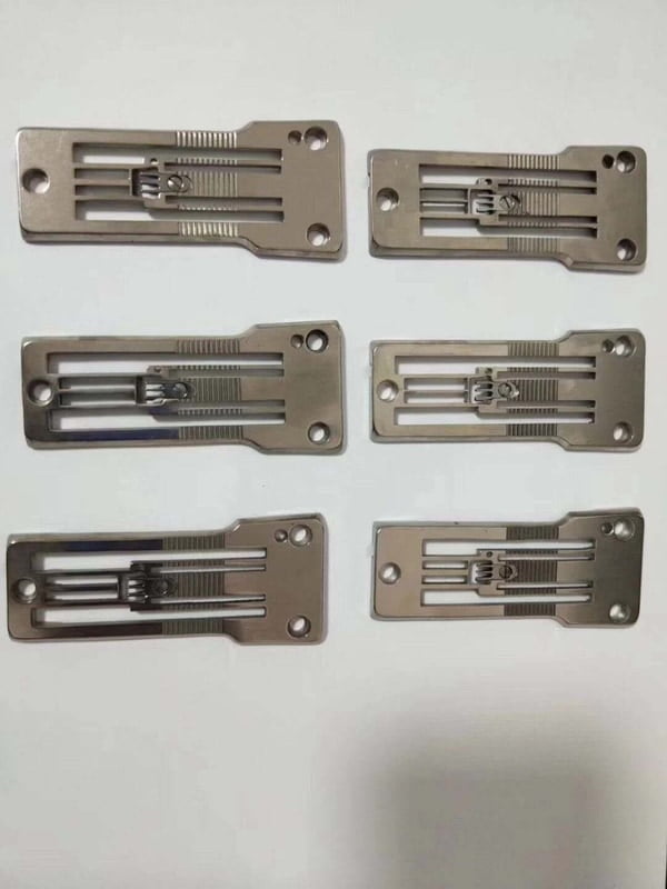 FLATSEAMER FS NEEDLE PLATE